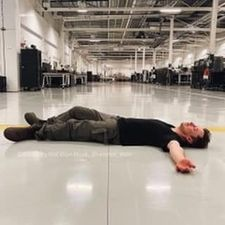 ELON MUSK ĐÃ LÀM GÌ ĐỂ VỰC DẬY TESLA TRÊN BỜ VỰC PHÁ SẢN?